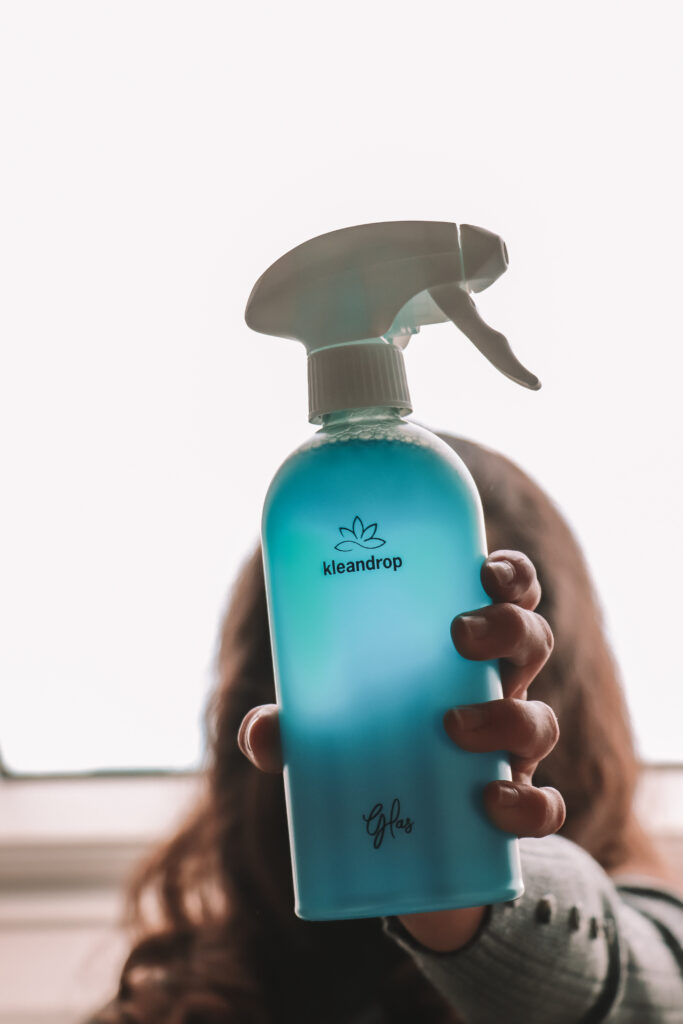 Diese Flasche ersetzt die Einwegflaschen und der Inhalt besteht aus Pulver und Hahnenwasser, das selber angemischt werden kann. Bild: kleandrop