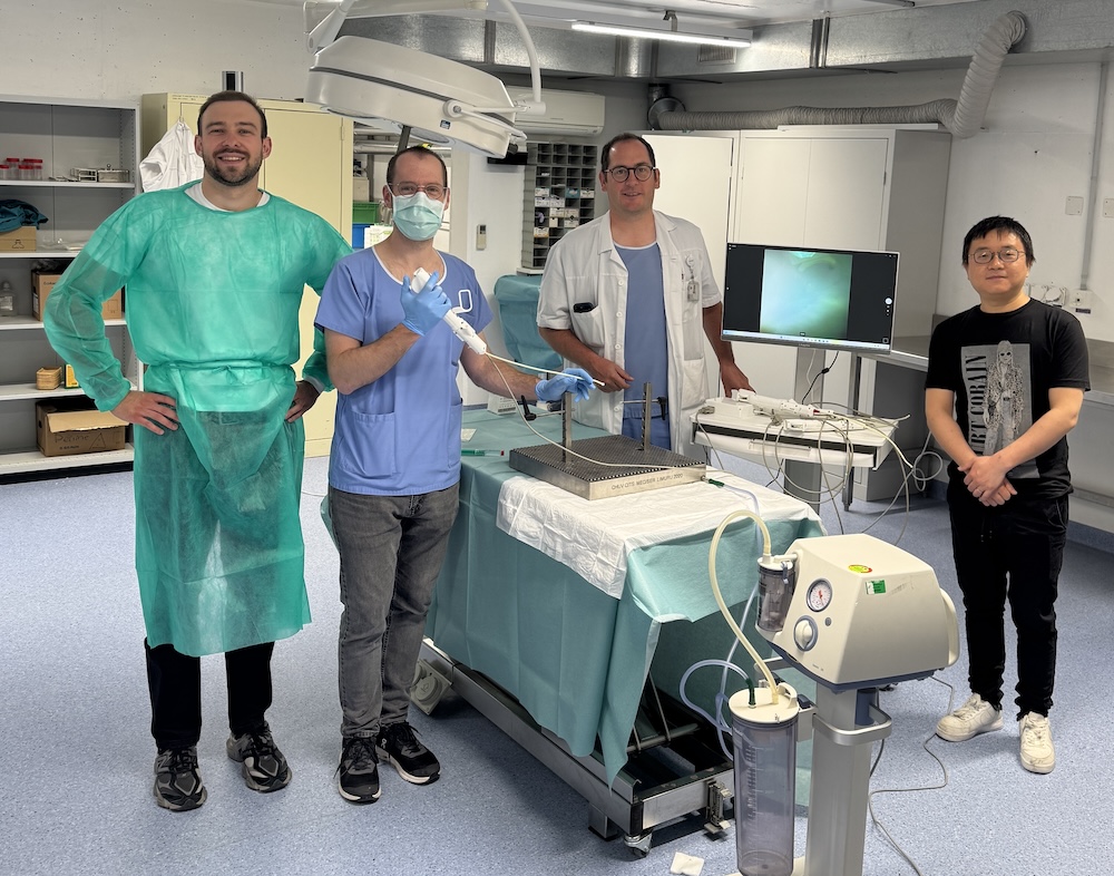 Team von Dexterous Endoscopes im Operations-Saal